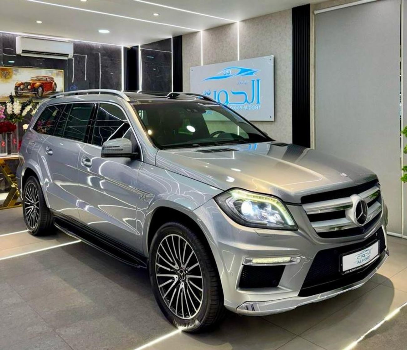 Mercedes-Benz GL 500 Std 4.7L BEAUTIFUL MERCEDES GL500 V8 || TOP RANGE || ACCIDENTS FREE || GCC || 7 SEATS || LIKE NEW