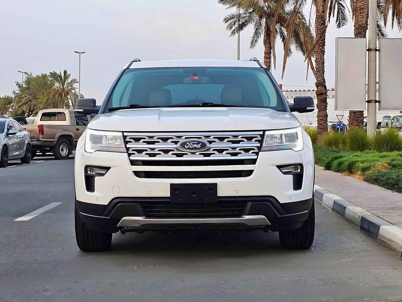 Ford Explorer XLT GCC / AWD /DUAL SUNROOF/ LEATHER ELECTRIC SEATS/NAVIGATION/ FSH/ORG KMS/ORG PAINT/1033 MONTHLY