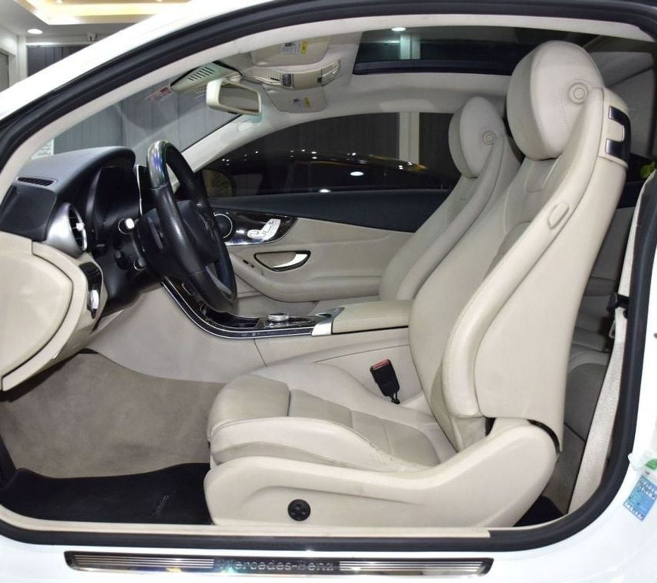 مرسيدس بنز C 300 كوبيه EXCELLENT DEAL for our Mercedes Benz C300 4Matic ( 2017 Model ) in White Color American Specs