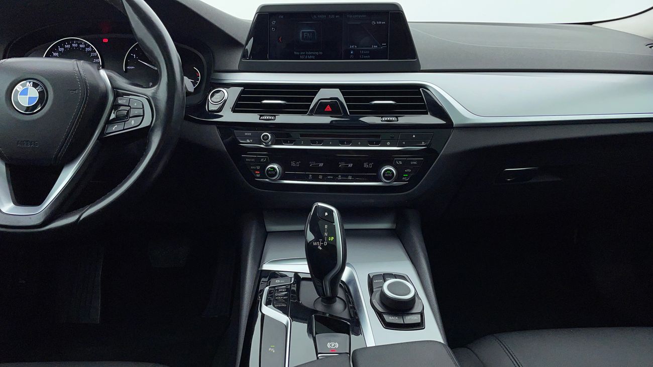 BMW 520i EXCLUSIVE 2 | Zero Down Payment | Home Test Drive