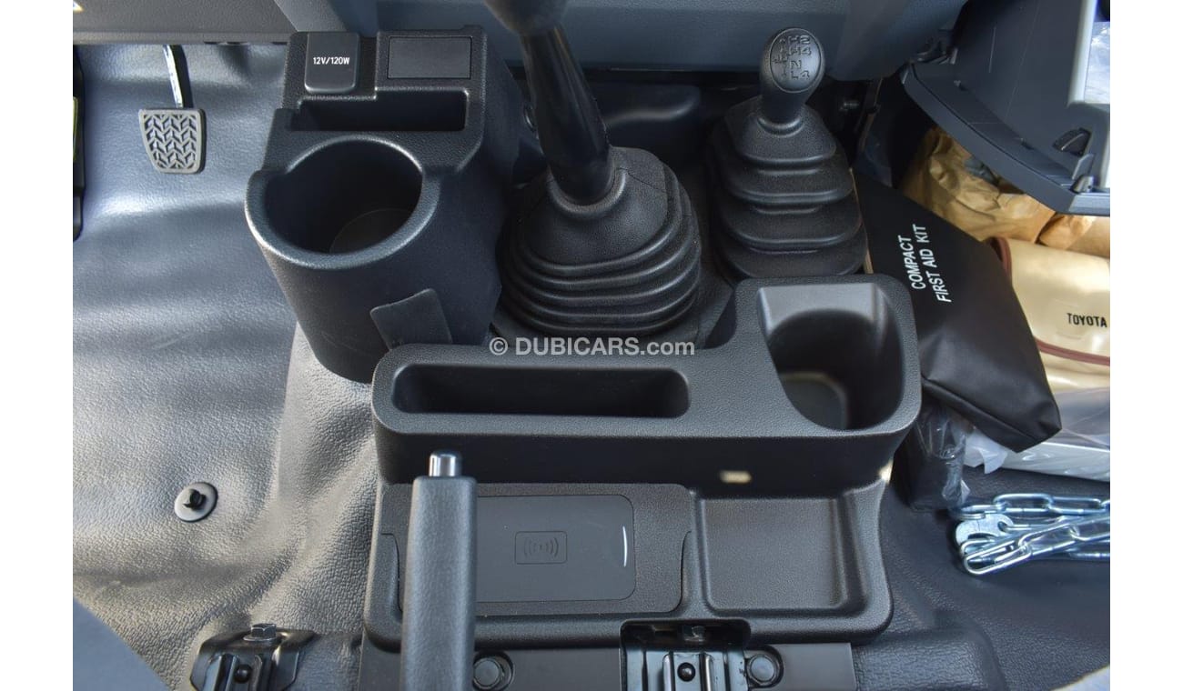 Toyota Land Cruiser Pick Up 79 SINGLE CAB LX-V V6 4.0L PETROL  4WD MANUAL TRANSMISSION
