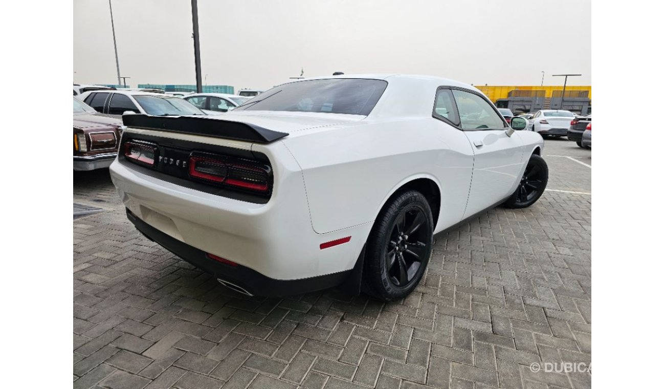 Dodge Challenger SXT v6