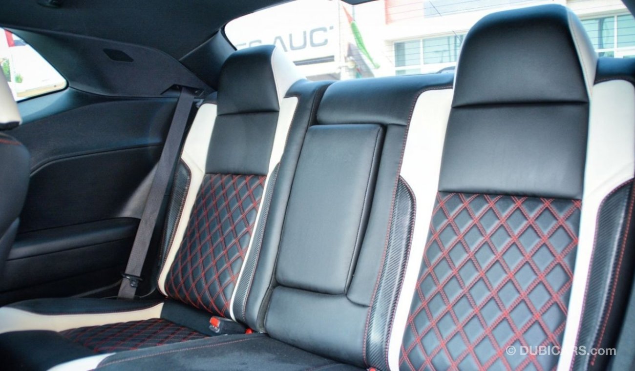 دودج تشالينجر Clean Title, Challenger R/T Hemi V8 5.7L 2020/Original Air Bags/Leather interior/Low Miles/Excellent