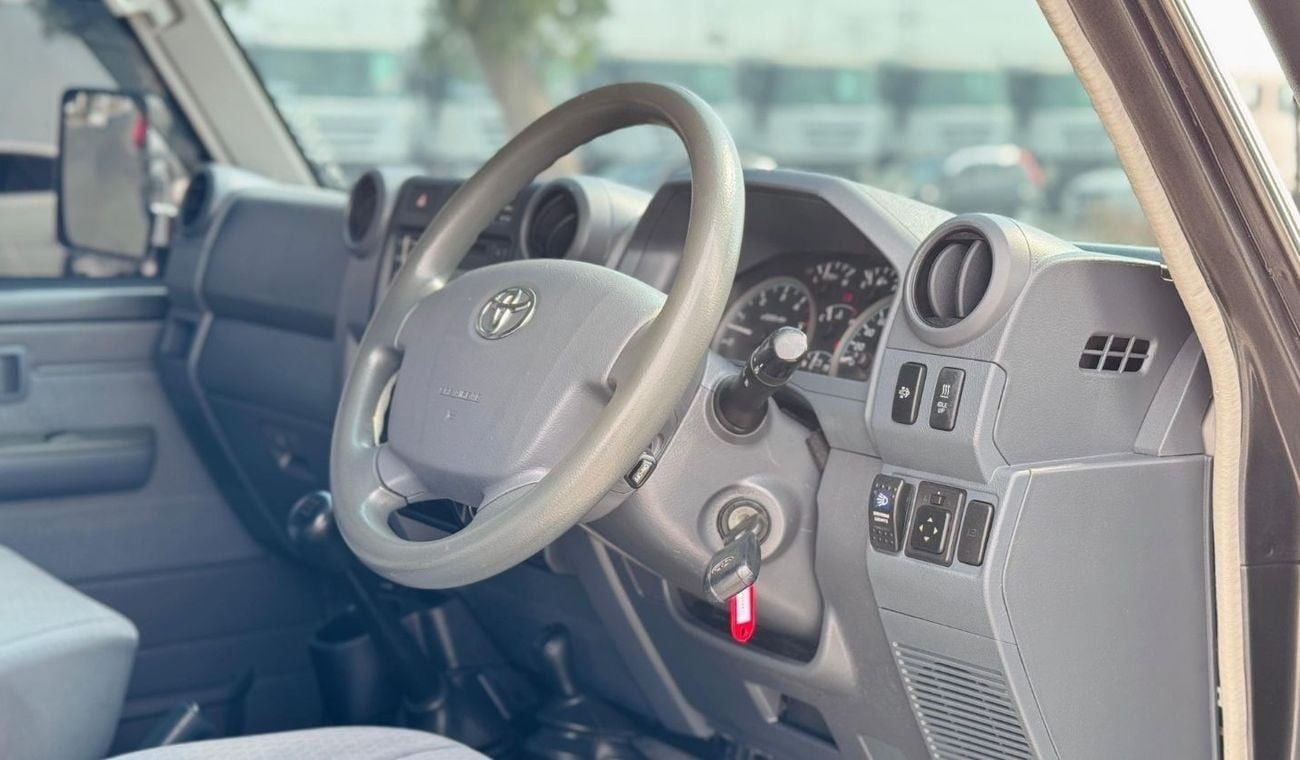 Toyota Land Cruiser Pick Up DOUBLE CABIN WITH PREMIUM ACCESSORIES MODIFICATION | RHD | 4.5L DIESEL ENGINE | (MT) | 2017