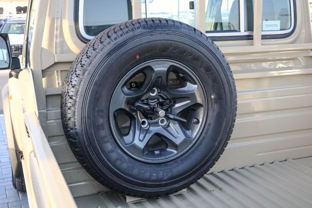 تويوتا لاند كروزر بيك آب Std 4.0L Single Cab Utility 4WD