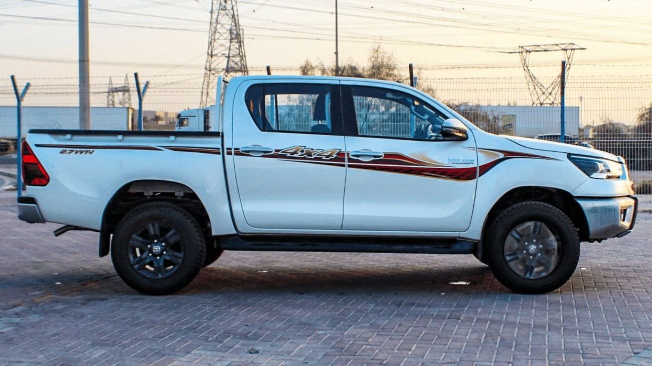 تويوتا هيلوكس HILUX 2.7L MED OPTION