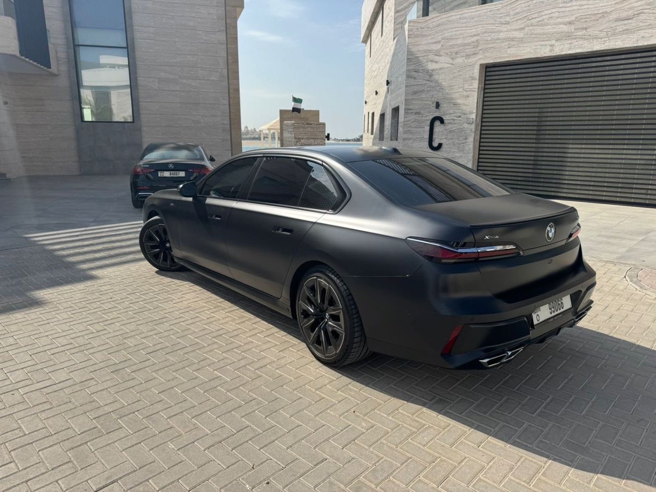 بي أم دبليو 760i