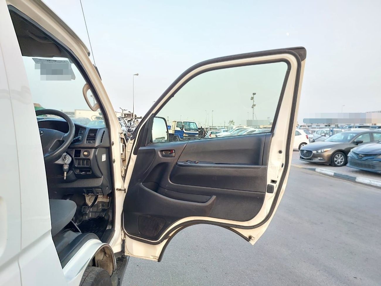 Toyota Hiace TOYOTA HIACE VAN RHD 2015 MODEL 3.0 L DIESEL AUTOMATIC(PM16901)