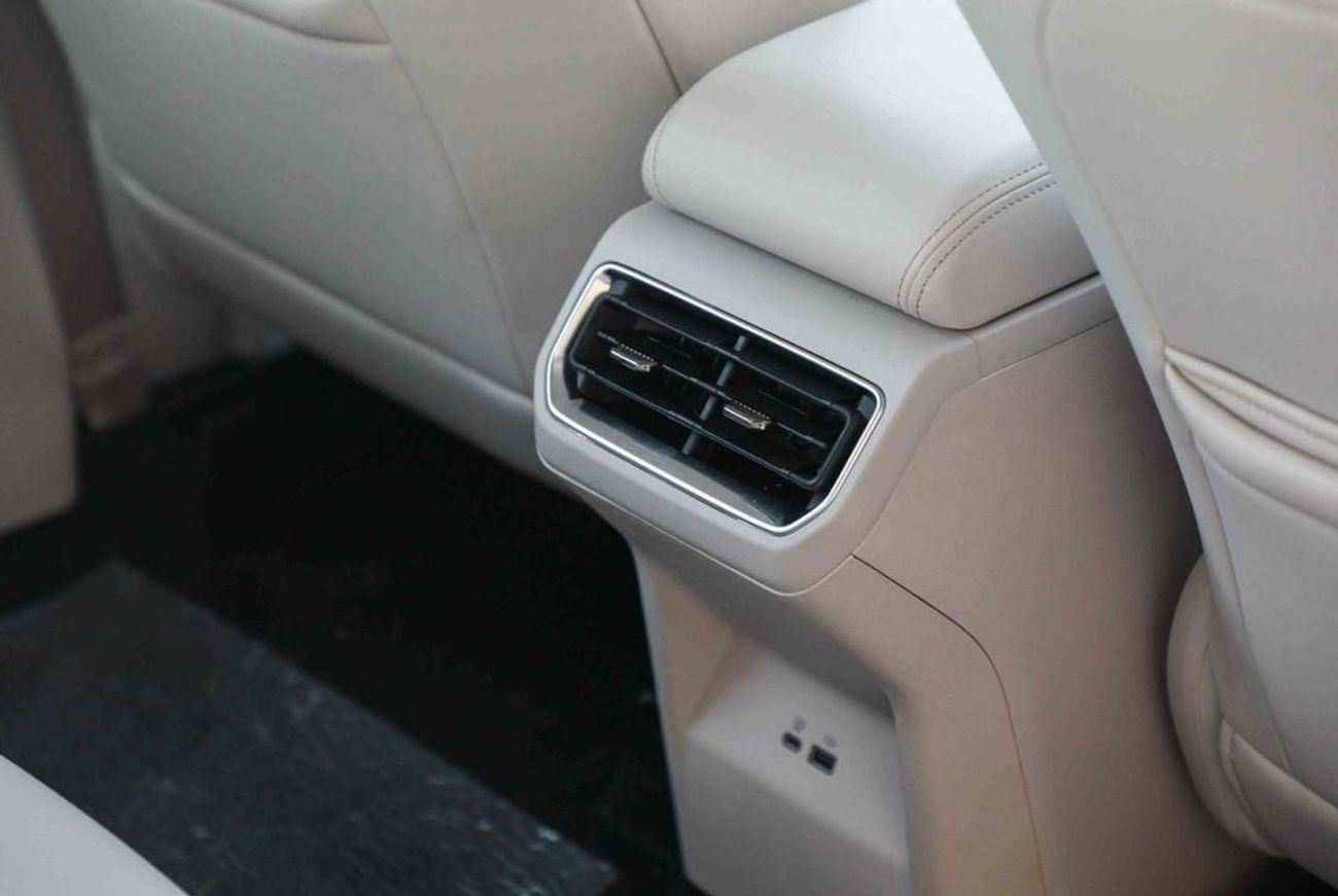 Neta L 2024 NETA L FLASH CHARGE EDITION 1.5 - Plug-in Hybrid - SILVER inside GREY | Export Price