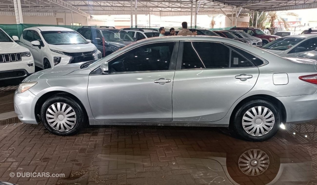 Toyota Camry SE وارد نظيف جدا