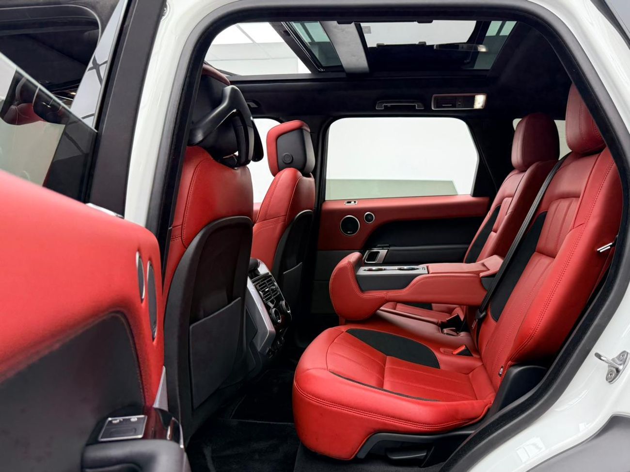 Land Rover Range Rover Sport HSE Dynamic 5.0L (510 HP) 2018 Range Rover Sport SC HSE Dynamic, Full Service History, GCC
