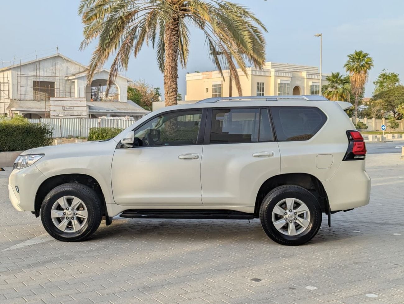Toyota Prado 2020 Toyota Prado TXL - 3.0L V4 - 4WD- Deisel -GCC- Push Start With Fridge