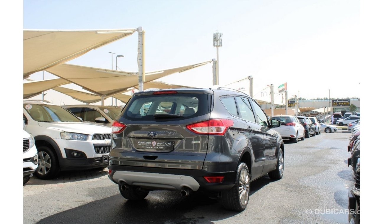 Ford Escape Titanium ACCIDENTS FREE - GCC - PERFECT CONDITION INSIDE OUT - FULL OPTION