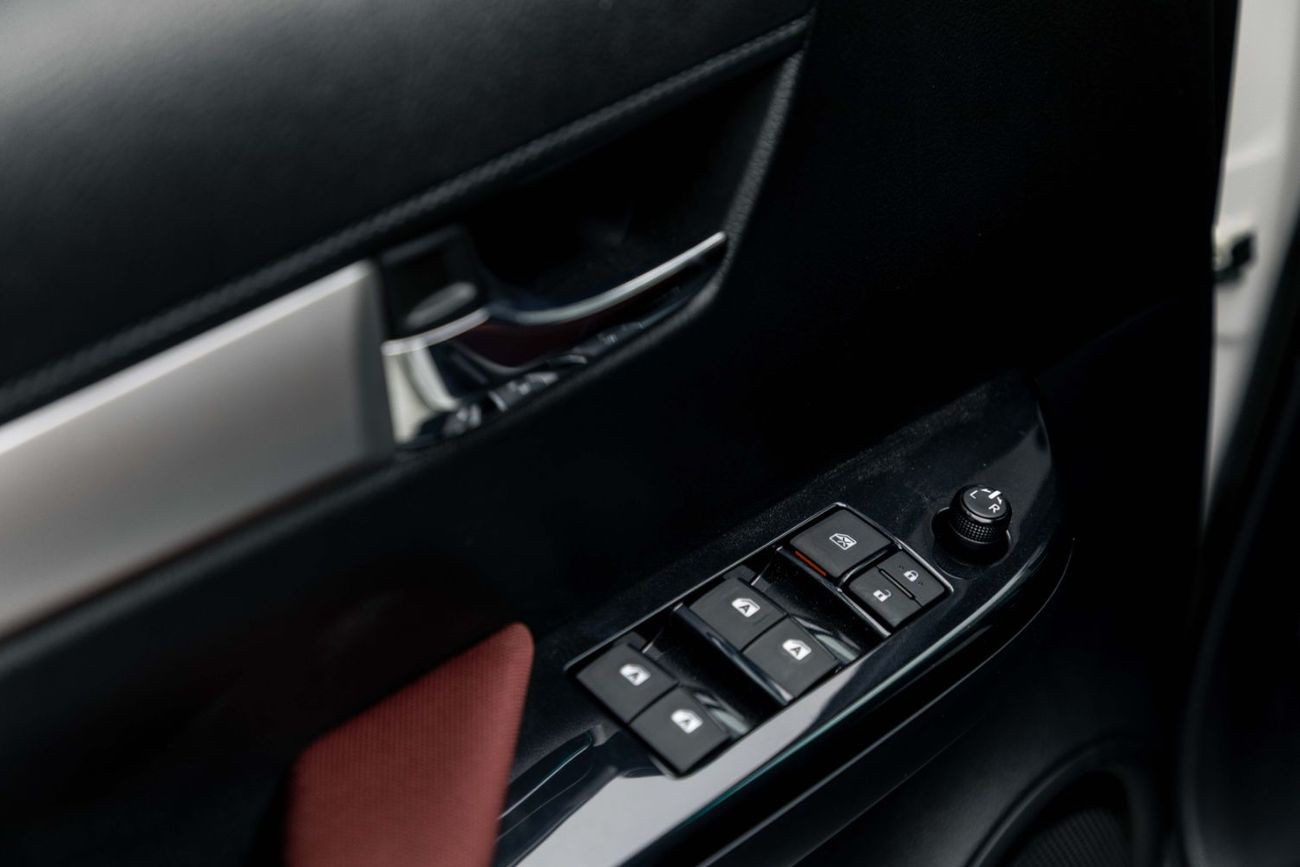 تويوتا هيلوكس 2.7L -Manual - Platinum White Pearl Inside Maroon | Export Only