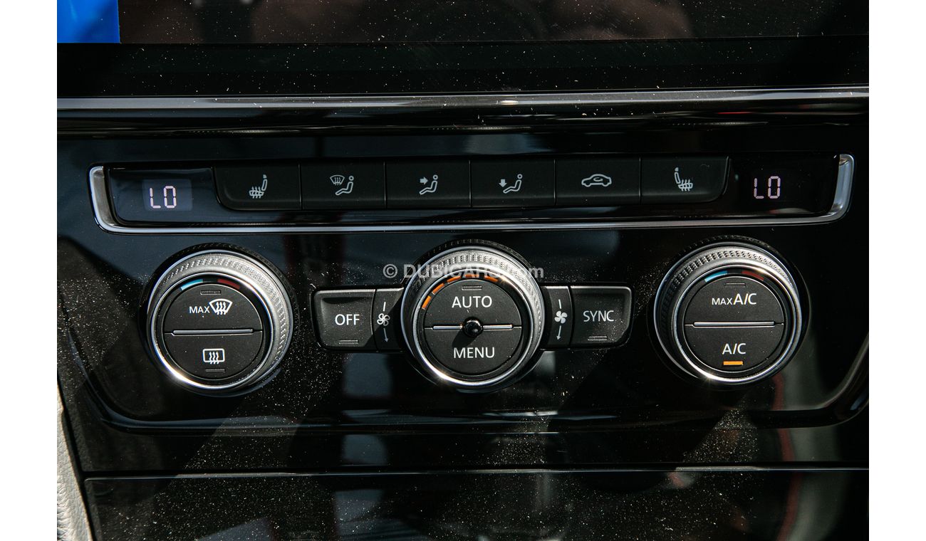 Volkswagen Golf GTi 2.0L Turbo with adaptive chassis control , Apple Carplay and Fully digital speedometer