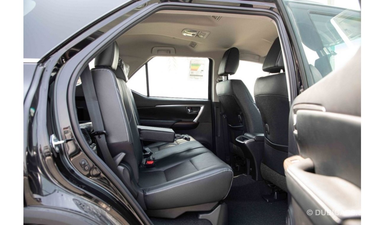 تويوتا فورتونر 2023 Toyota Fortuner 4x4 4.0 HI P A/T - Black inside black