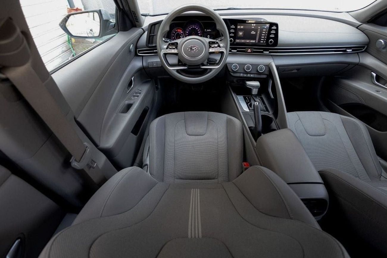 Hyundai Elantra Smart 1.6L Hyundai Elantra 2023 GCC under Agency Warranty with Flexible Down-Payment.