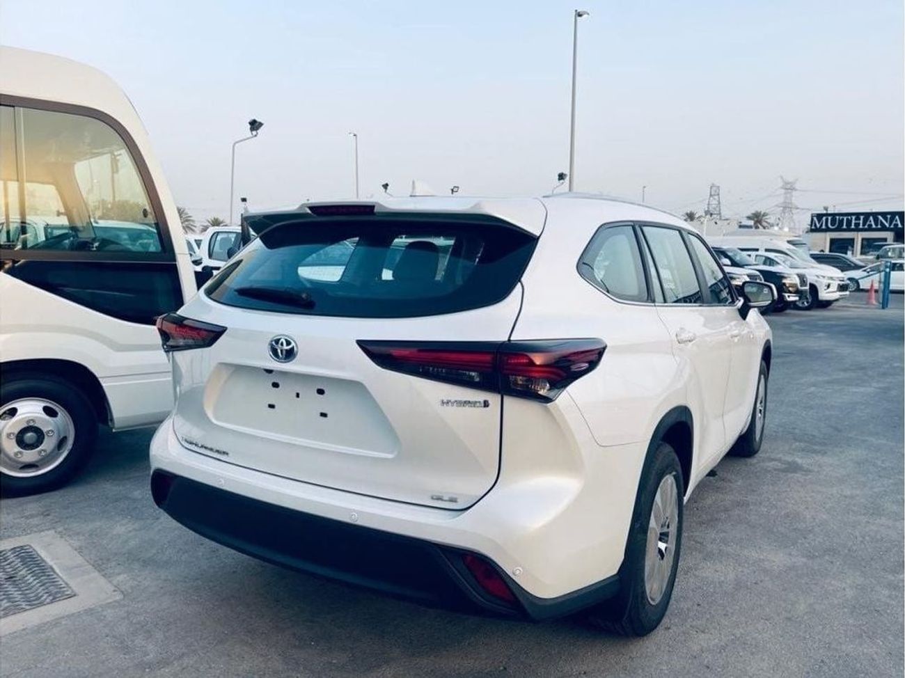 تويوتا هايلاندر TOYOTA HIGHLANDER GLE 2.5L HYBRID 2024 MODEL pearl white