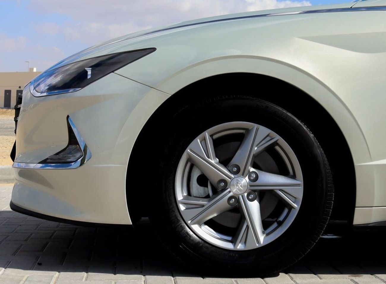 هيونداي سوناتا GL 2.5L Hyundai sonata 2023 GCC 2.5L Original paint accident-free in excellent condition 1388 P.M