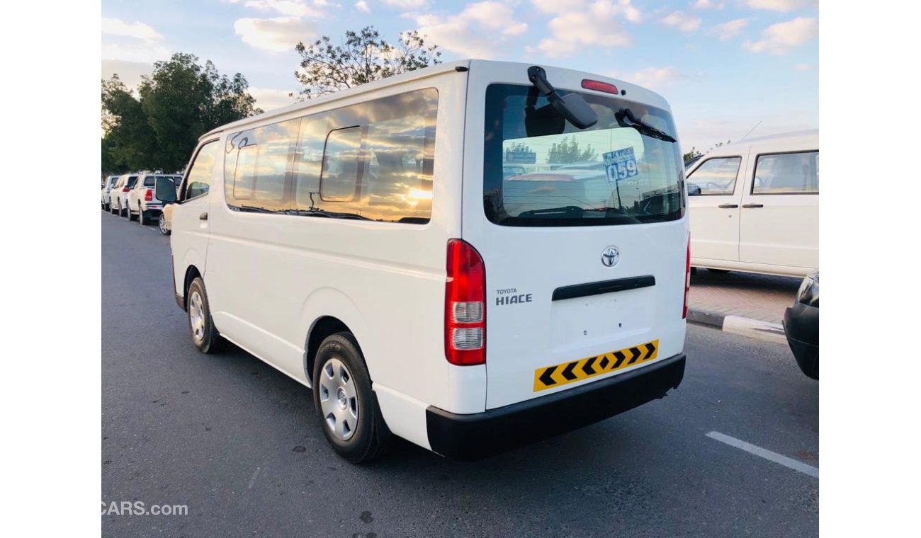 Toyota Hiace MANUAL GEAR, 2.700CC PETROL, CAR CODE: 41390