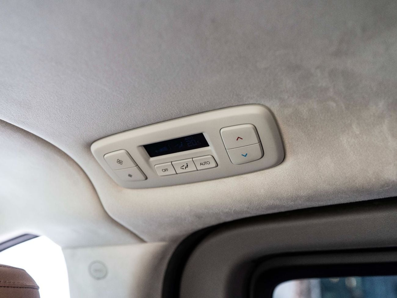 هيونداي ستاريا 3.5L Luxury (7 Seater)