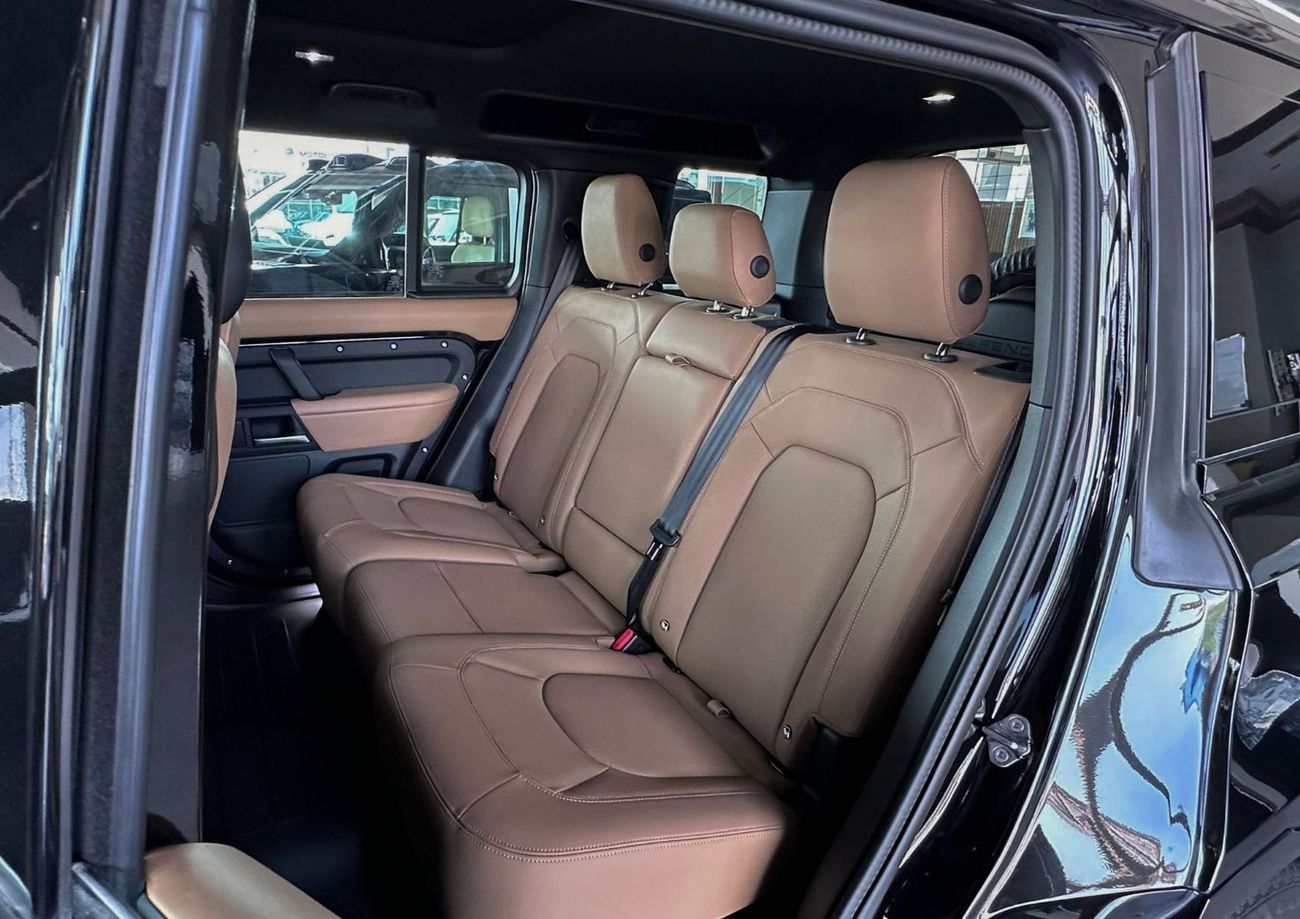 لاند روفر ديفندر P400 110 X-Dynamic SE 3.0L (5 Seater)