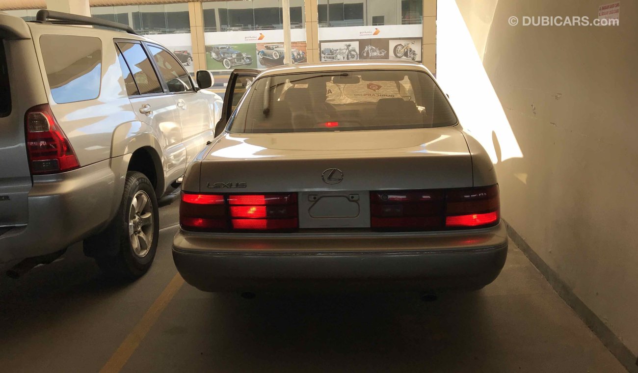 لكزس LS 400