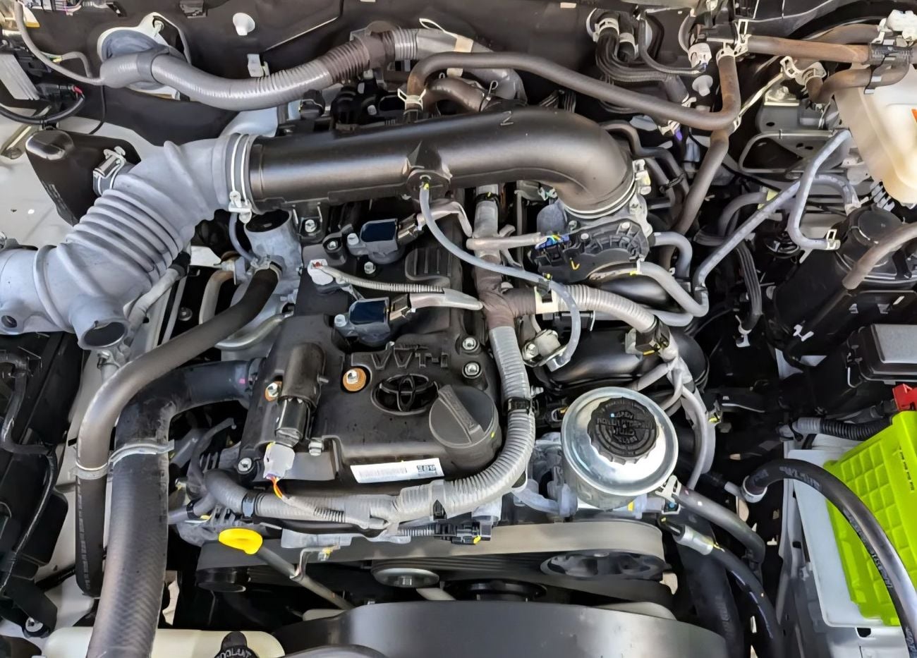 تويوتا هيلوكس SR5 LHD Double Cabin Utility Pickup 2TR 2.7L Petrol Engine Automatic Gear 4WD Original Power Windows