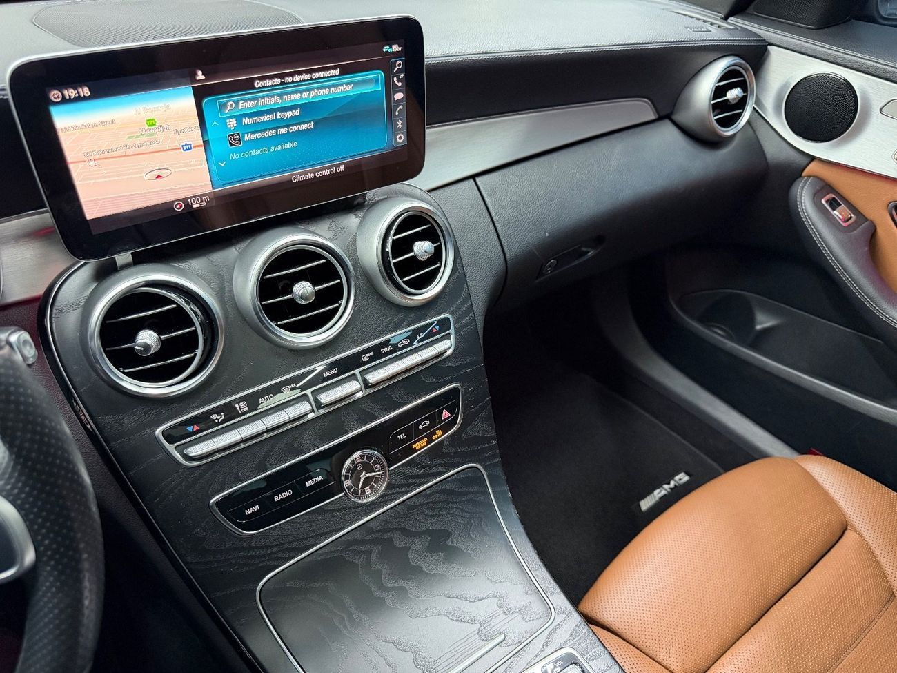 مرسيدس بنز C 200 GCC .. FSH .. AMG .. Perfect Condition .. Panoramic