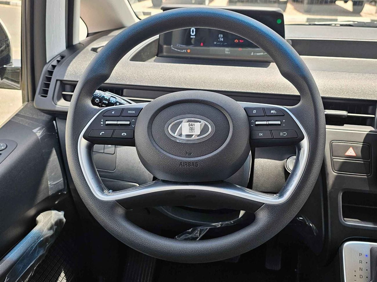 Hyundai Staria 3.5L V6  PETROL A/T / PUSH START / COMFORT 11 SEATER (CODE # 67981)