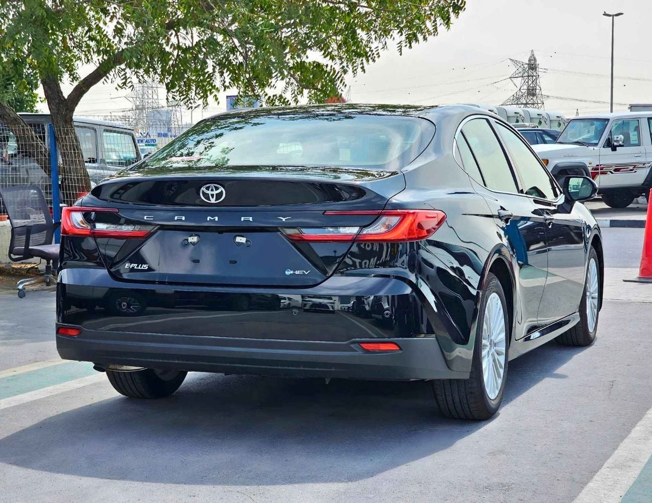 Toyota Camry E-PLUS HYBRID / 2.5L V4 PETROL / FABRIC SEATS WITH DRIVER POWER SEAT / PUSH START / DVD+CAMERA / SUN