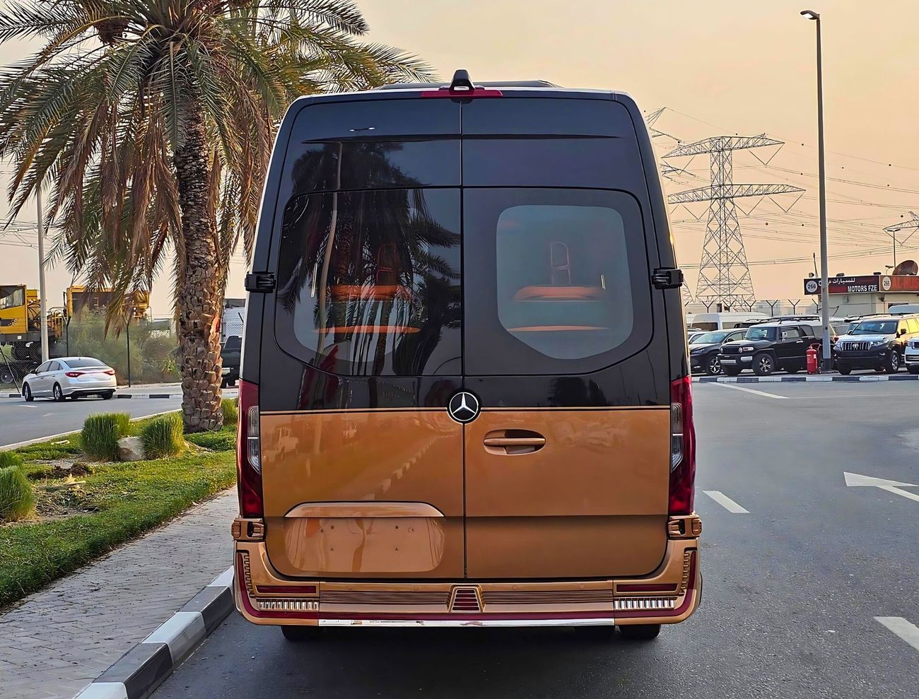 مرسيدس بنز سبرينتر A/T / DIESEL / VIP SEAT WITH VENTILATION AND MASSAGE / 9 SEATER / LOT# 72374