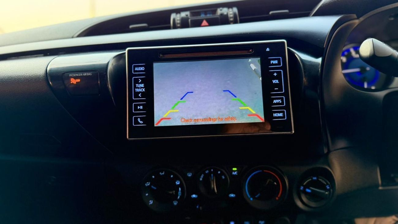 تويوتا هيلوكس OFF ROAD MODIFIED | BULL BAR WITH HEAVY FOCUSED LIGHTS | AUTOMATIC TRANSMISSION | REAR VIEW CAMERA |