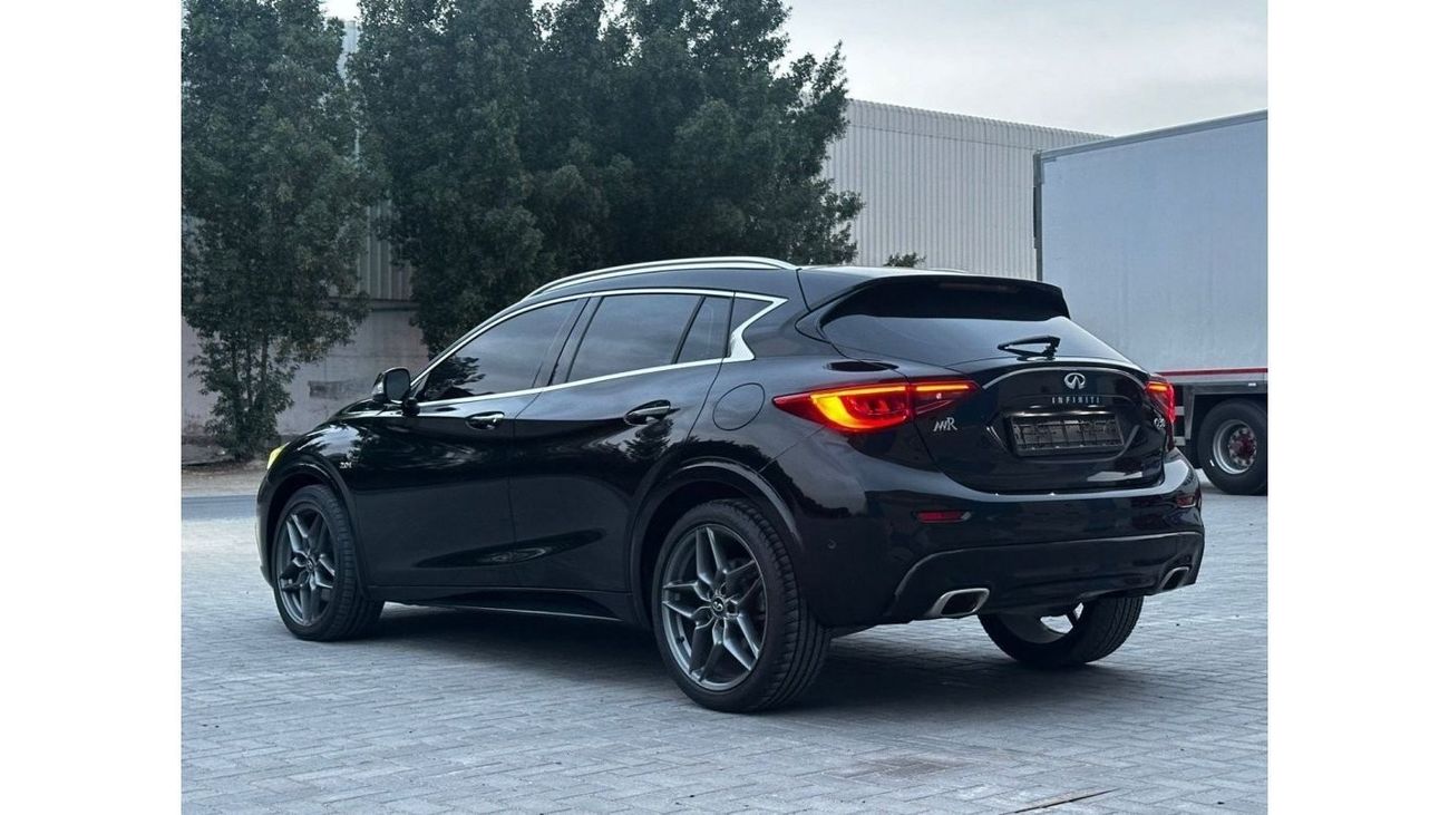 Infiniti Q30 Premium