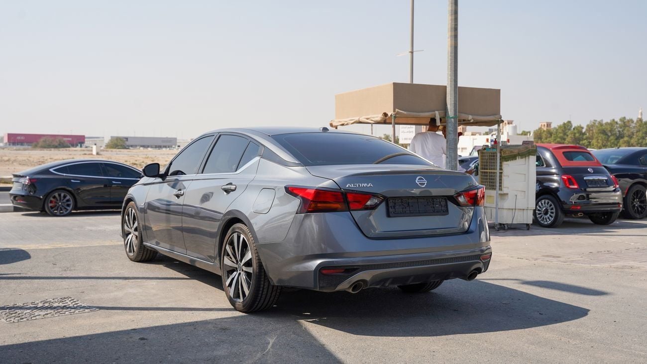 نيسان ألتيما