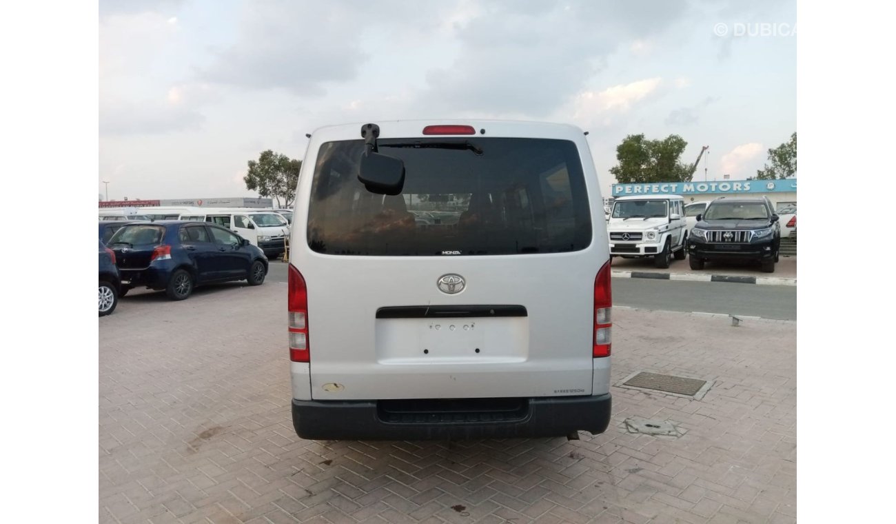 تويوتا هاياس TOYOTA HIACE RIGHT HAND DRIVE (PM1001)