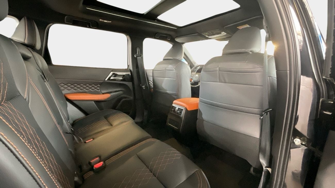 ميتسوبيشي آوتلاندر 2.5 GLX AUTO 4WD 7SEAT PREMIUM LAUNCH ED | شامل الضمان | 0 ﺪﻔﻋﺓ ﺃﻮﻟﻯ