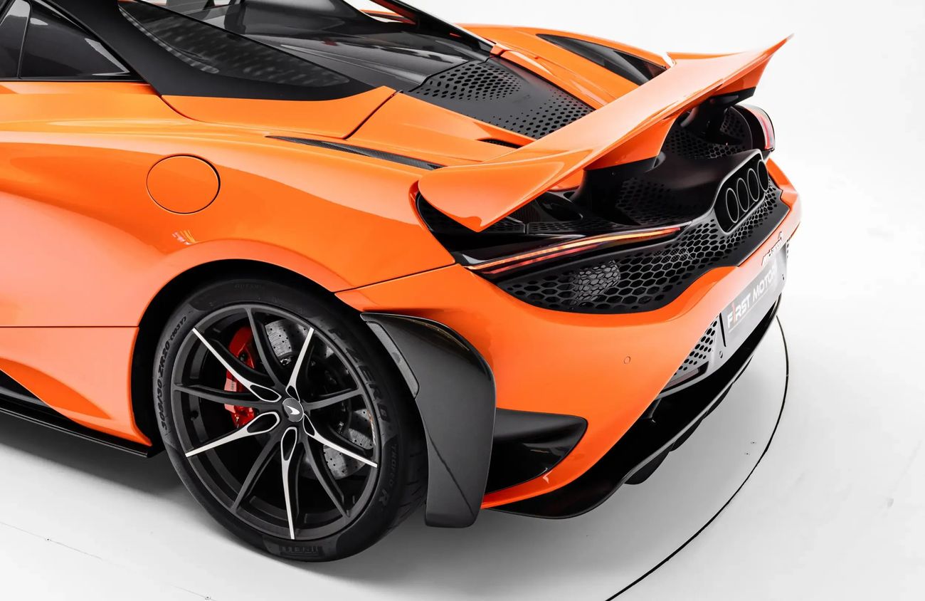 مكلارين 765LT 4.0L twin-turbocharged 8 Cylinder Engine