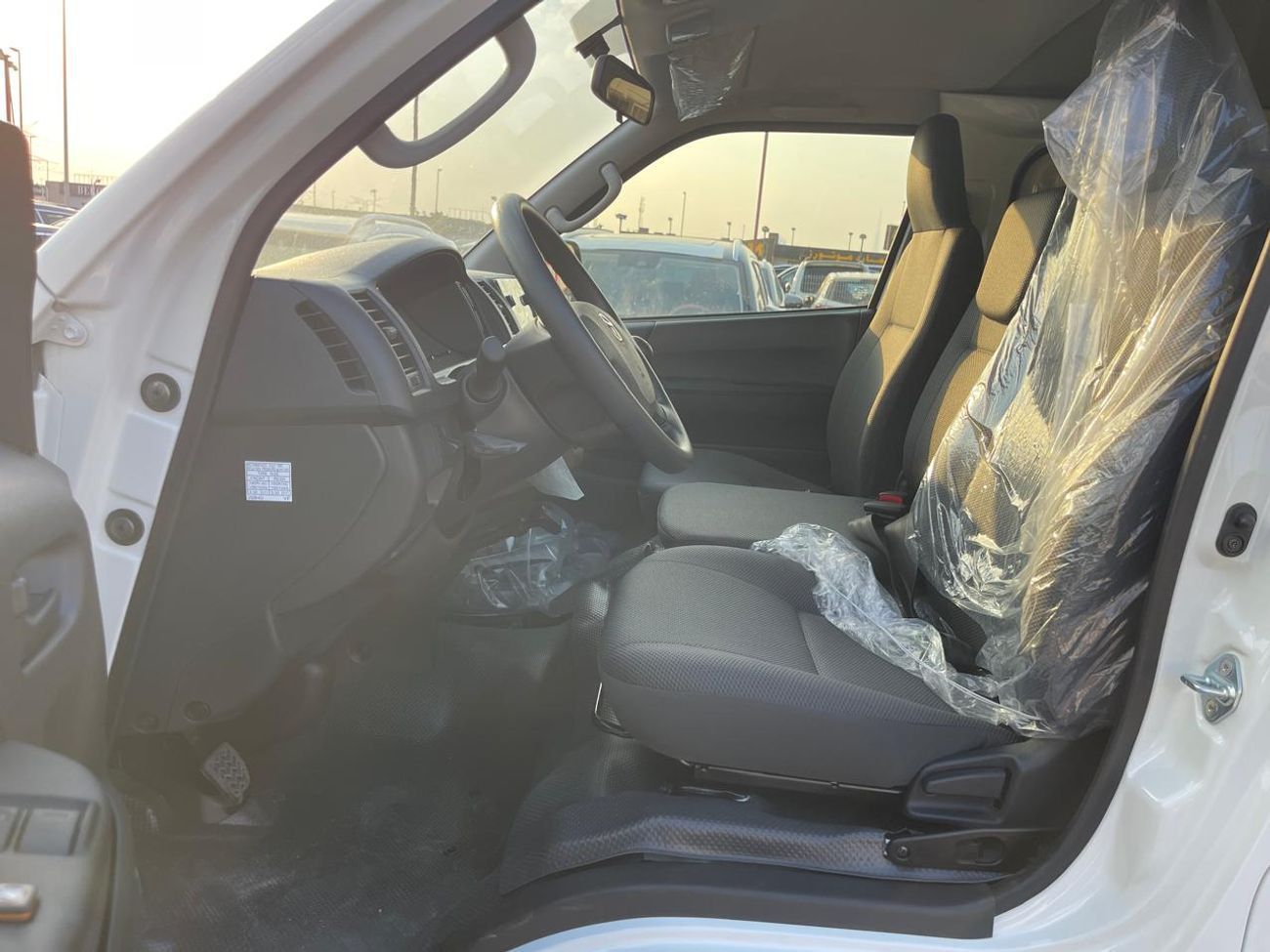 Toyota Hiace TOYOTA HIACE 2.7L CARGO  VAN STD ROOF  2024