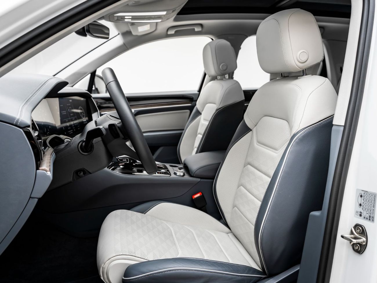 Volkswagen Touareg Comfortline 3.0L 2024 Volkswagen Touareg Comfortline, 2027 Volkswagen Warranty + Service Contract, L