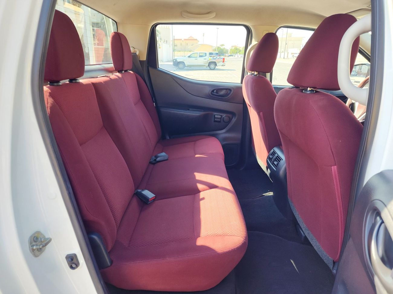 Nissan Navara Std 2.5L RWD A/T DOUBLE CABIN