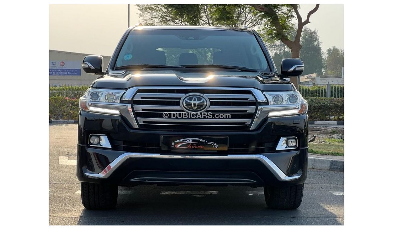 Toyota Land Cruiser TOYOTA LAND CRUIZER 2017 GCC VXR 5.7 TOP OF RANGE ORIGINAL PAINT FULL SERVICE HISTORY