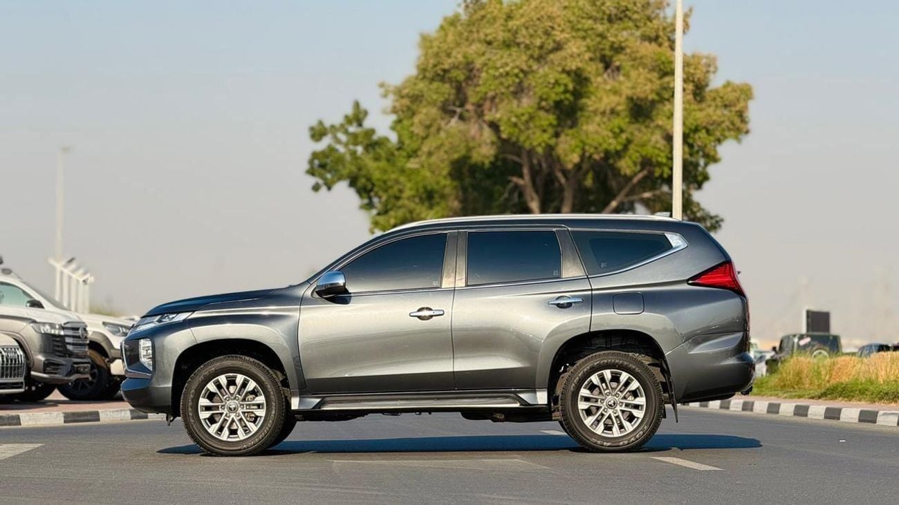 ميتسوبيشي مونتيرو 2024 | 2.4 L DIESEL | AUTOMATIC TRANSMISSION | RIGHT-HAND-DRIVE | PUSH START ENGINE | DIGITAL AC