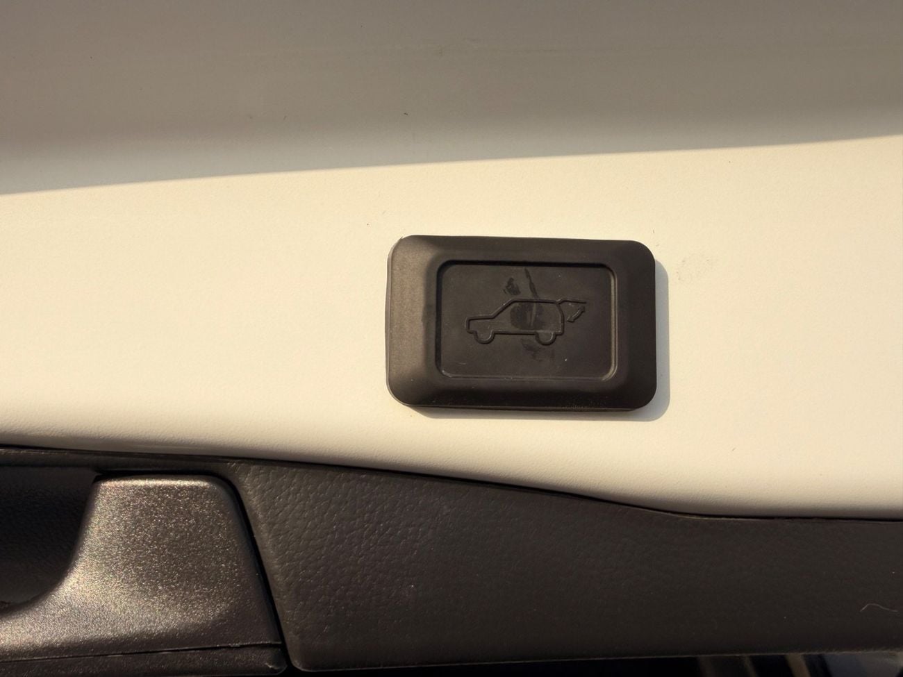 تويوتا راف ٤ XLE 2.5L / sunroof, leather seats/ full option 2023