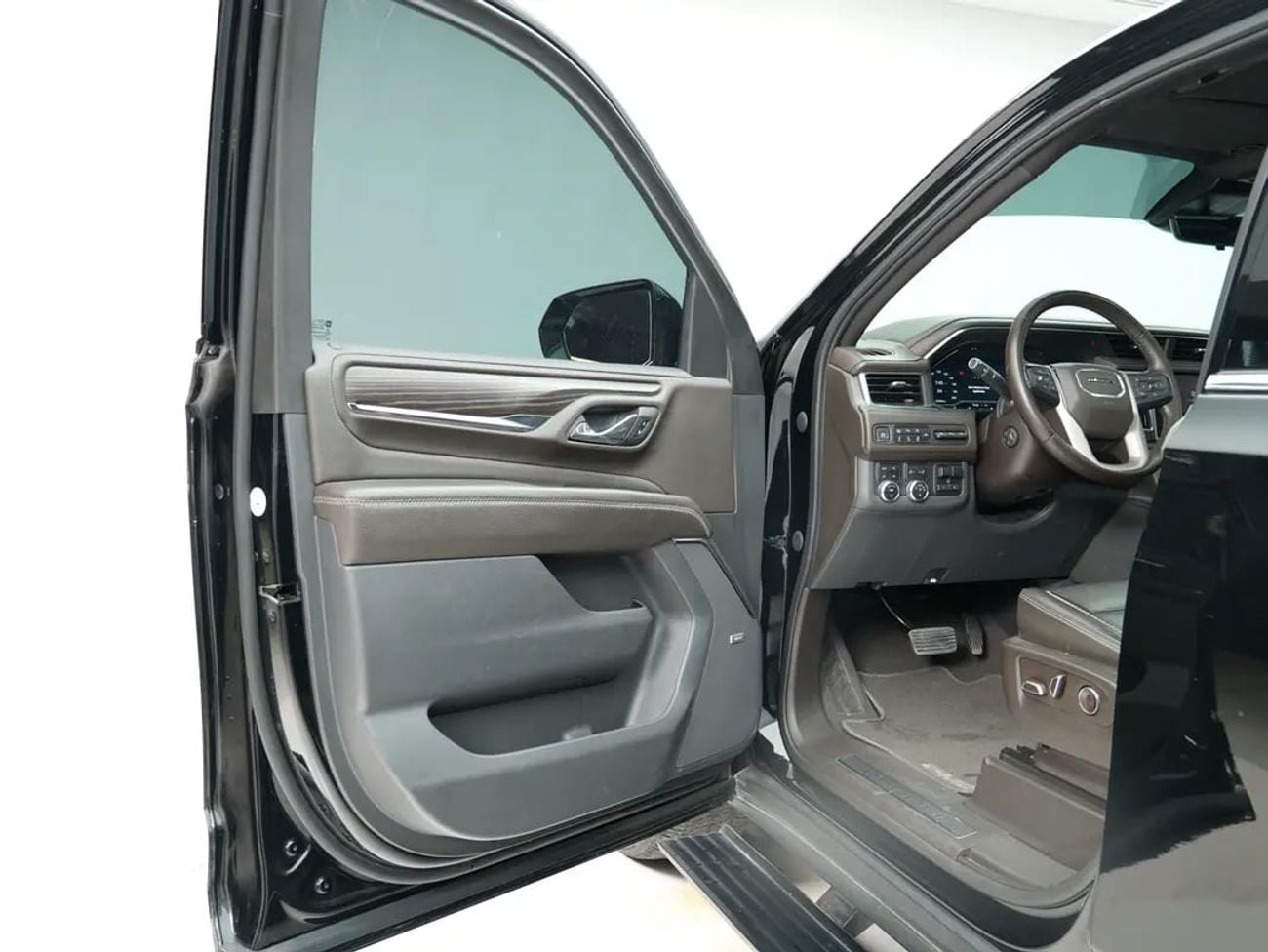 GMC Yukon DENALI | GCC Specs | Low Mileage | Warranty