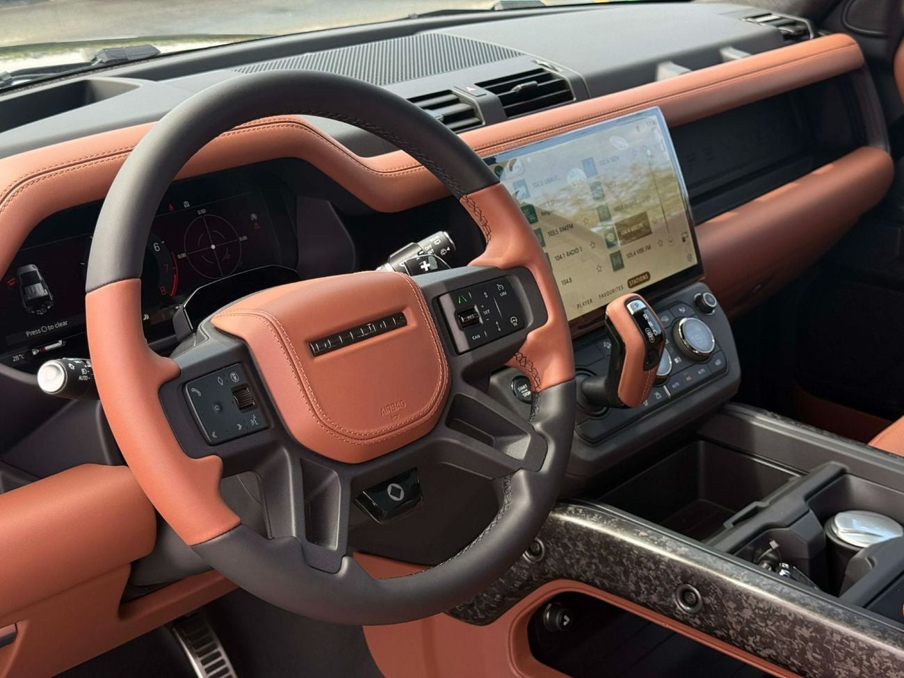 Land Rover Defender GCC SPEC UNDER WARRANTY AND SERVICE