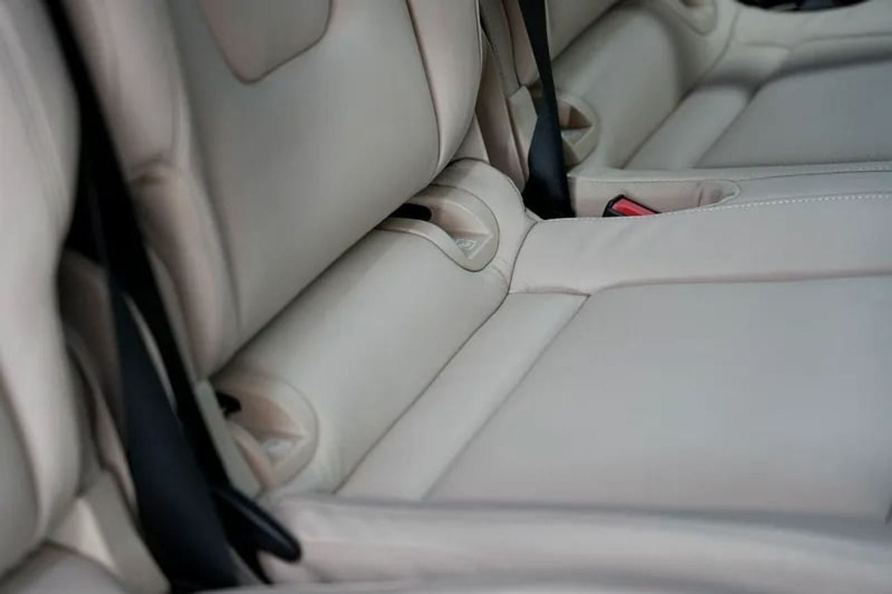 Mercedes-Benz V 300 Mercede-Benz V 300 AVANTGARDE | GCC 0km | Agency Warranty | 360 View | 64 colors Ambeint Lights