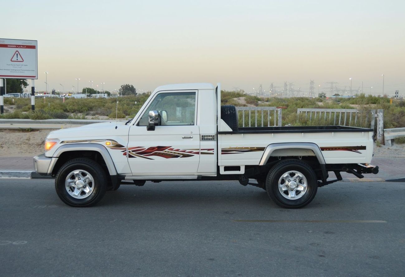Toyota Land Cruiser Pick Up single Cabin