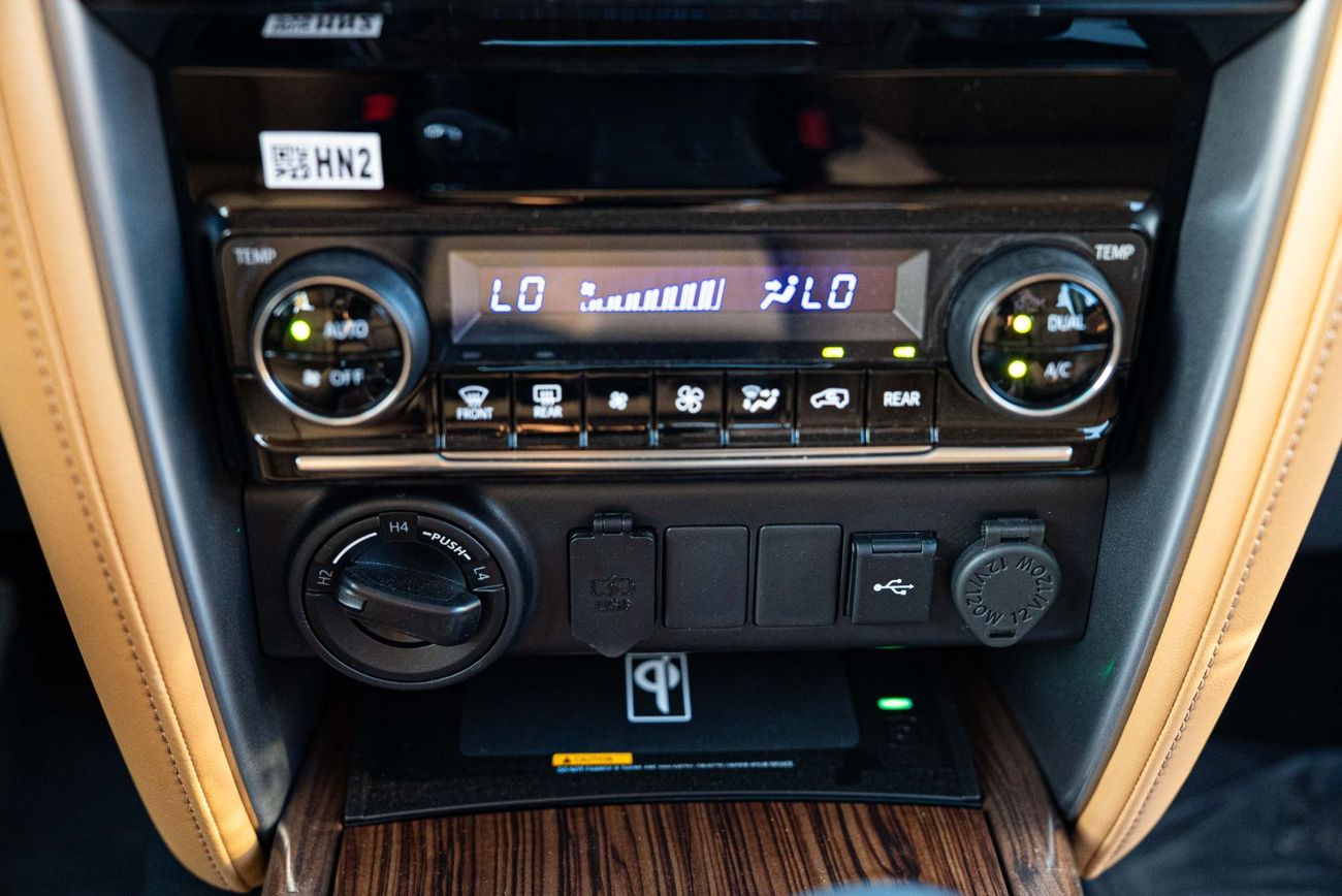 تويوتا فورتونر 2024 Toyota Fortuner HI 2.7 - Grey Mettalic Inside Quartz | Export Only