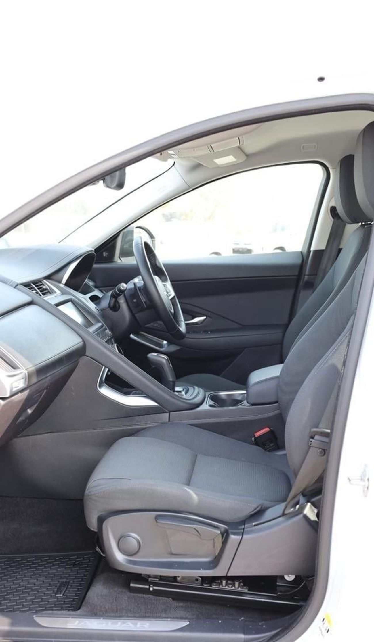 جاكوار E Pace 2020 JAGUAR E-PACE D 180